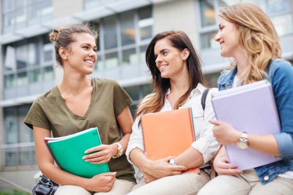 高考后申請海外各國大學主要路徑：高考成績、預科、OSSD